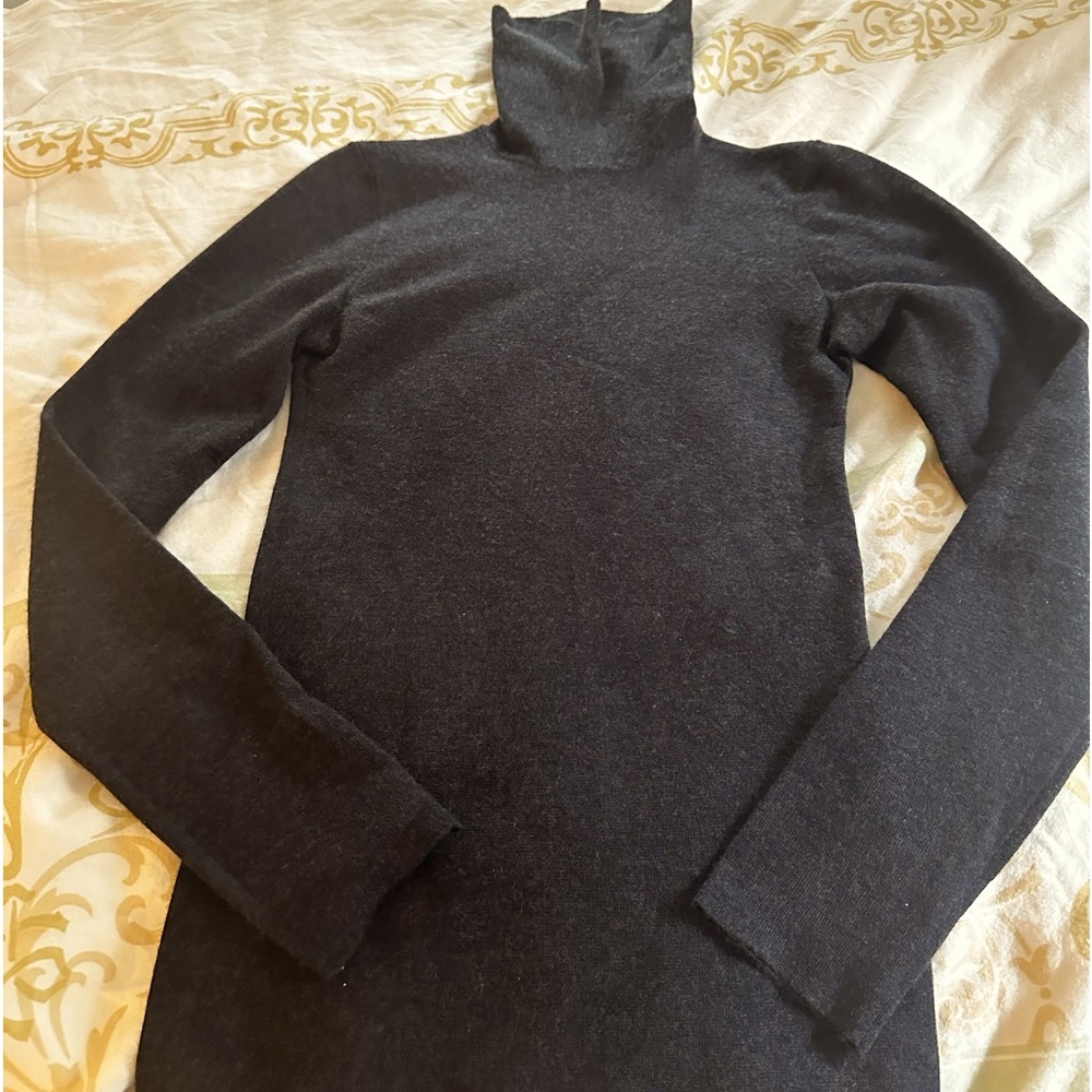 Brunello Cuchinelli fine cashmere tutleneck sweater size S